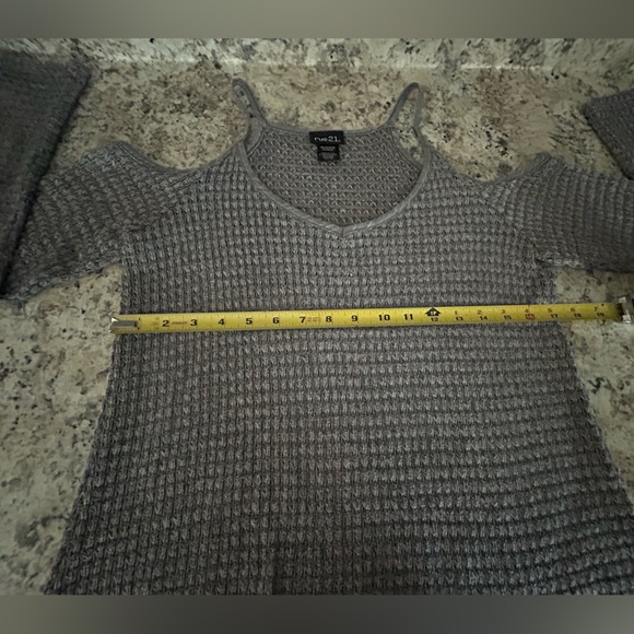 Rue 21 Waffle Knit Cold Shoulder Sweater Top Soft Cozy Gray Y2K Size M - Picture 7 of 8